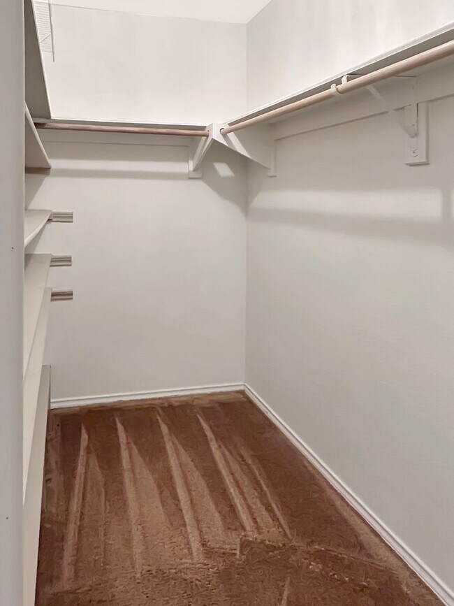 Building Photo - Spacious 5-Bedroom Retreat with Oversized Primary Suite in Converse