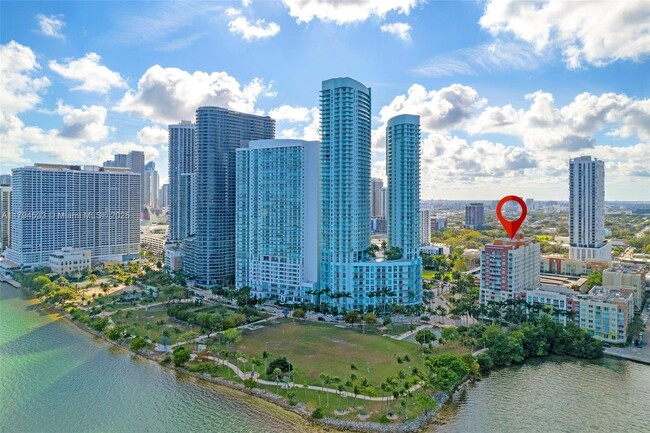Building Photo - 2000 N Bayshore Dr