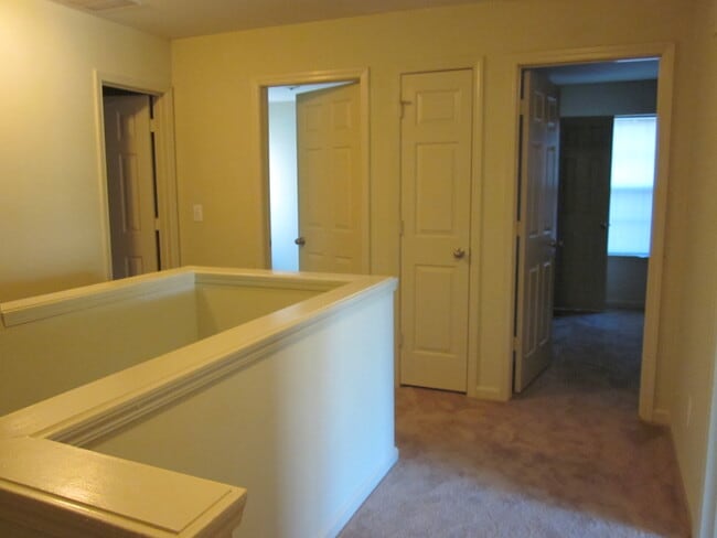 Building Photo - ALMOST NEW 4BEDROOM/3BATH HOME ON CORNER L...