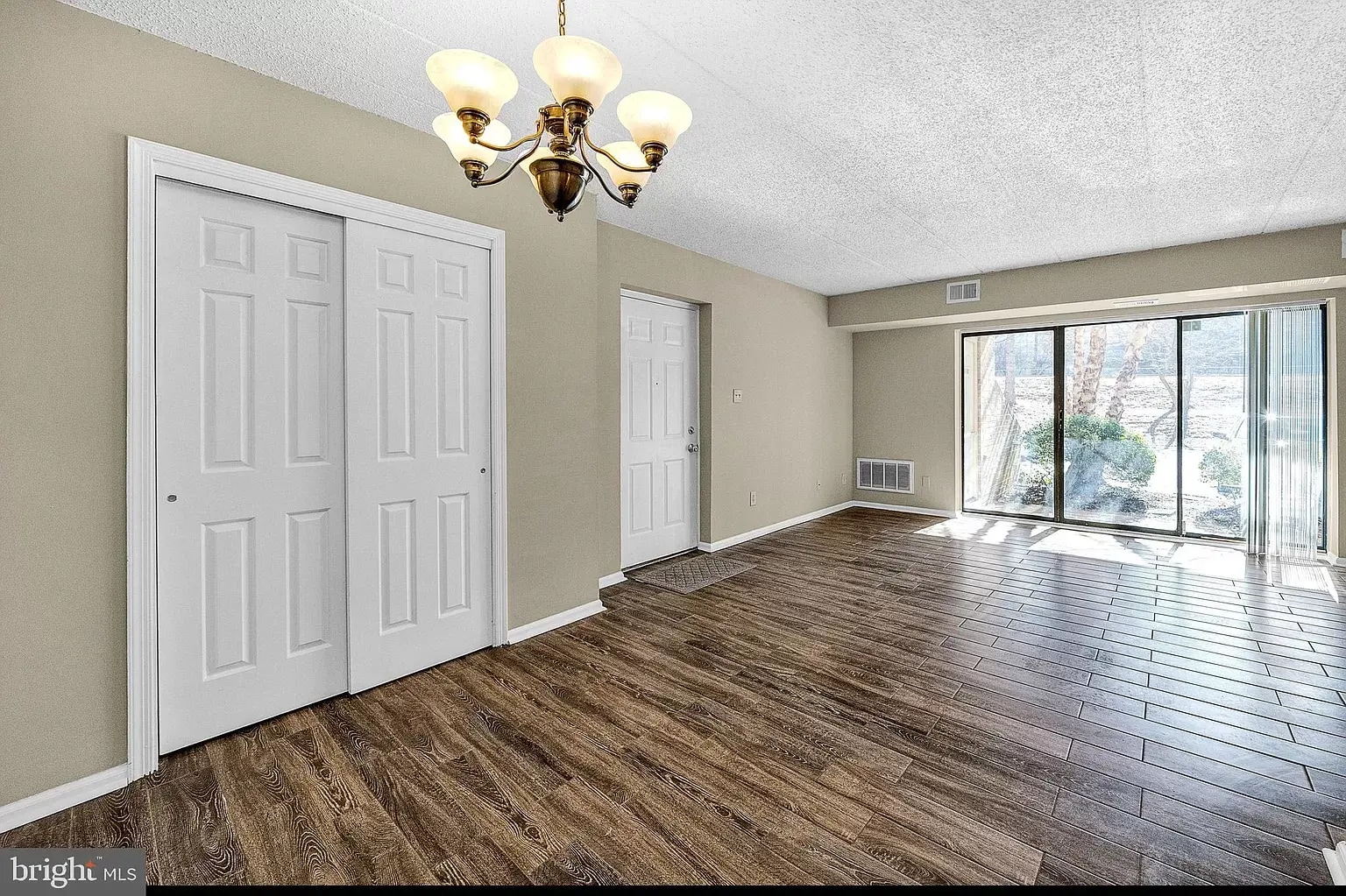 Building Photo - 61 Le Forge Ct