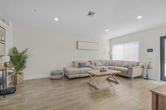 Building Photo - 13961 SW 150th Ct
