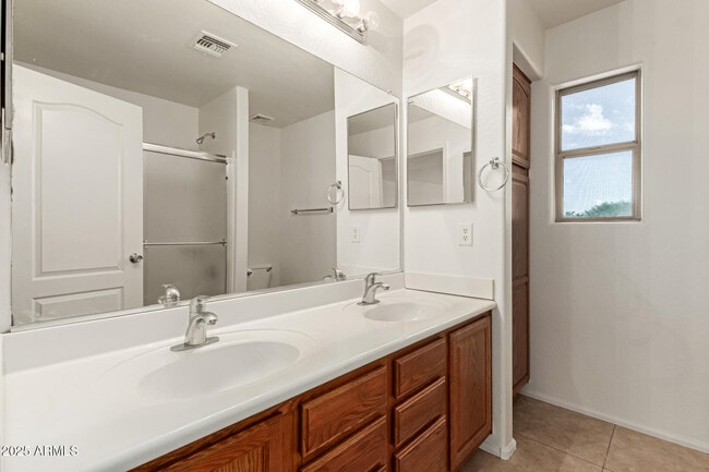 Building Photo - 40882 W Robbins Dr
