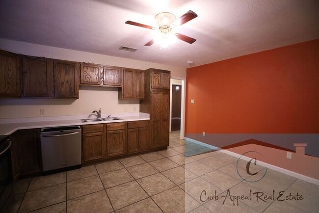 Building Photo - Beautiful 3 bedroom/2 bath home - Jonesboro