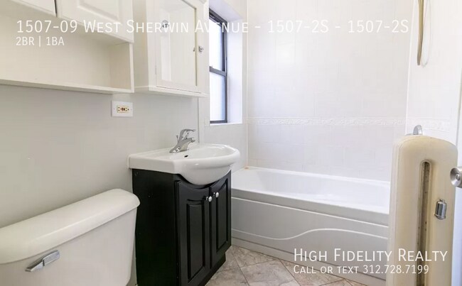 Building Photo - 1507 W Sherwin Ave