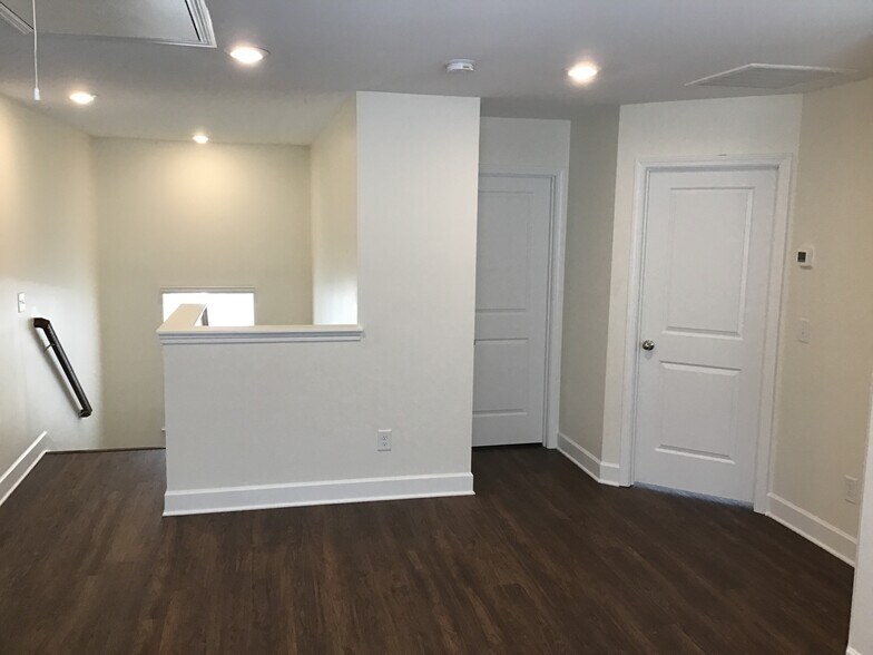 Building Photo - 4992 Chutney Dr