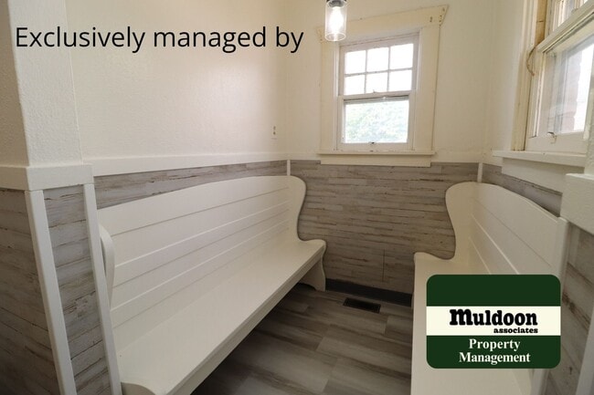 Building Photo - Adorable Ranch Style Home - Pet friendly!