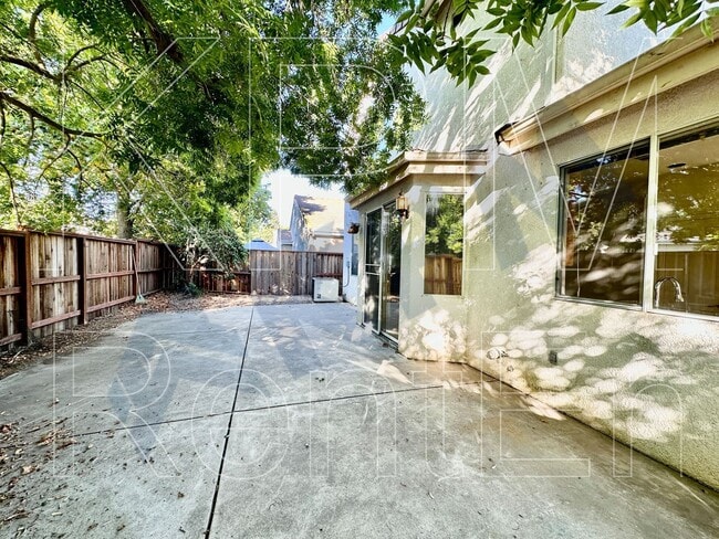 Building Photo - 3059 Carousel Cir