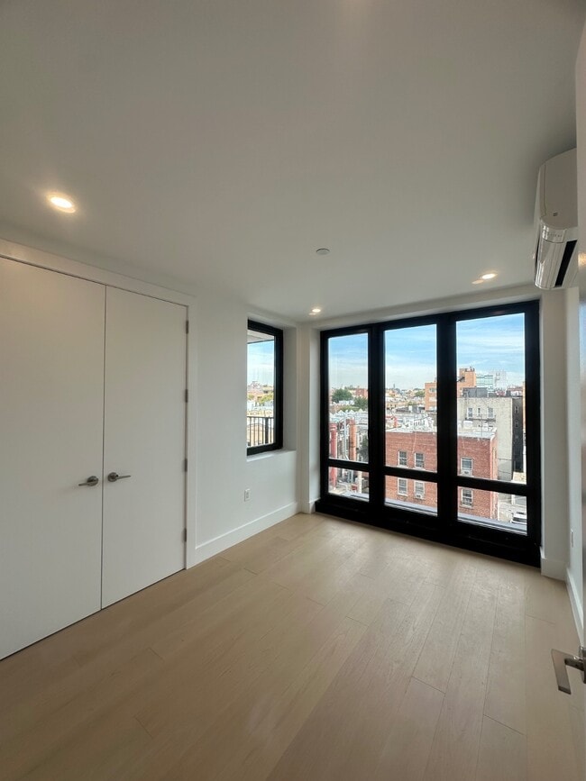 Building Photo - 916 58th St