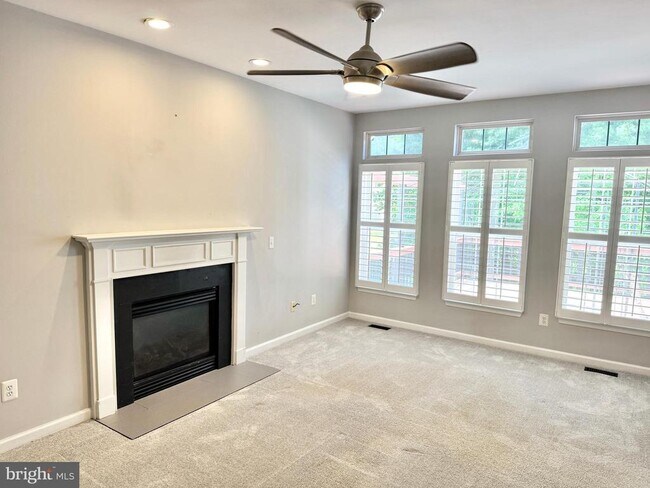 Building Photo - 35 Live Oak Ln