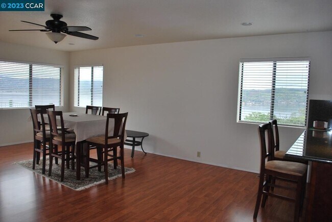 Building Photo - 10448 Edgewater Dr