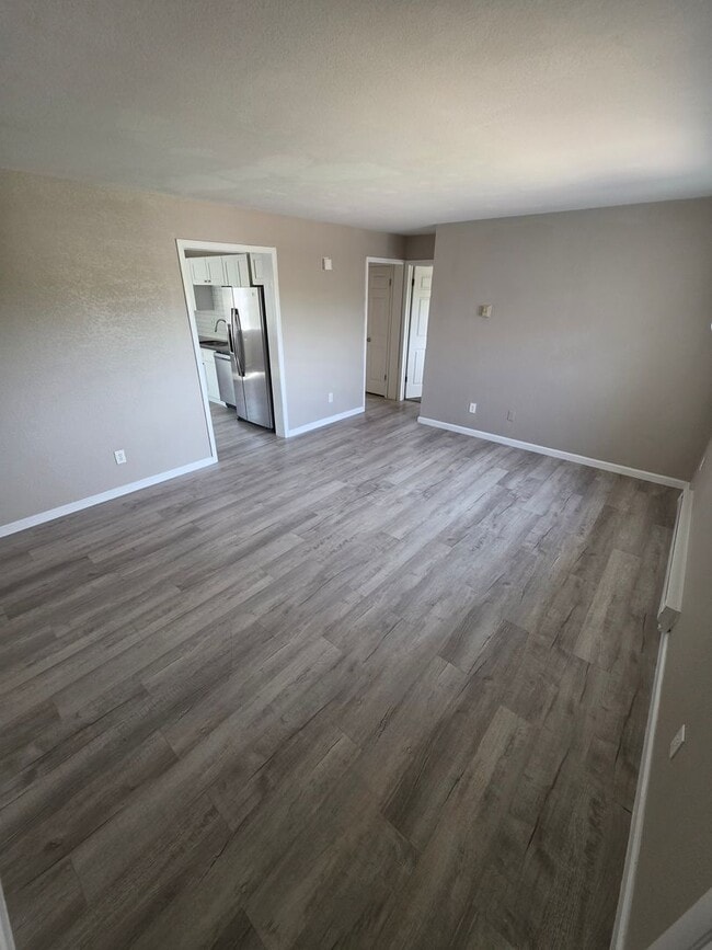 Building Photo - 2 Bedroom Apartment Available Near Regis!