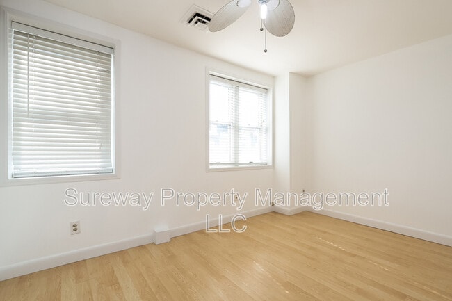 Building Photo - 1004 Oregon Ave