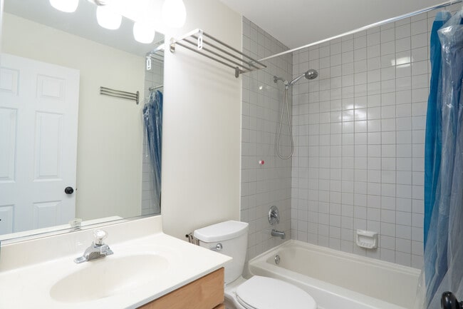 Building Photo - 712 Hamilton Ct