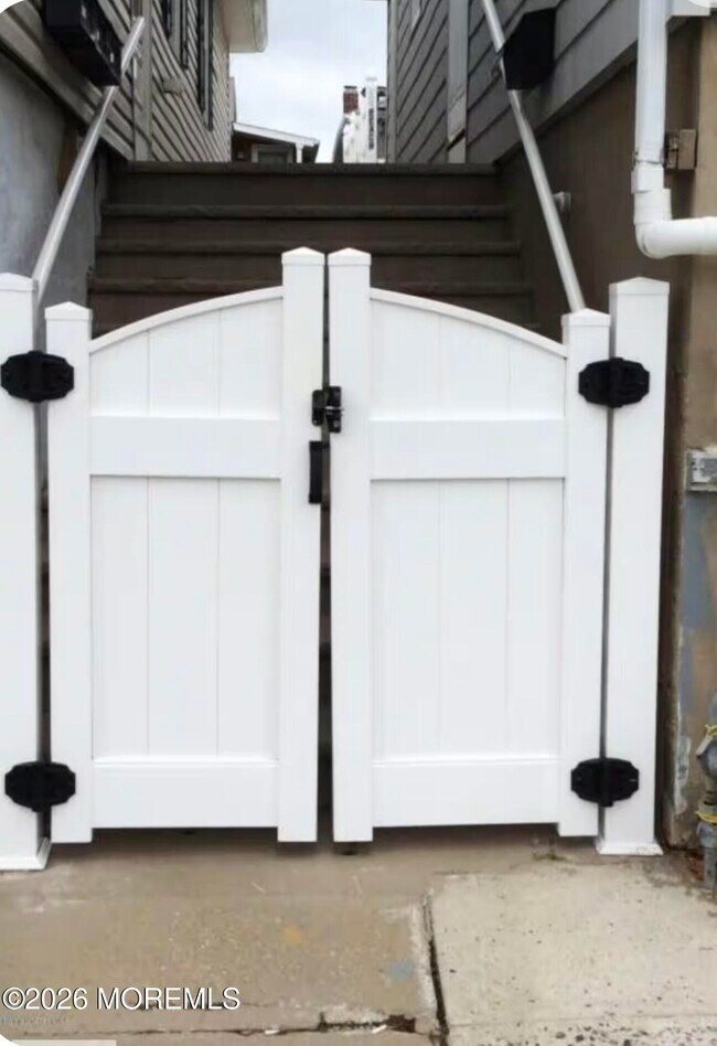 Building Photo - 170 1st Ave