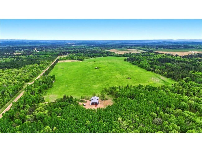 Building Photo - 17079 Paw Print Dr