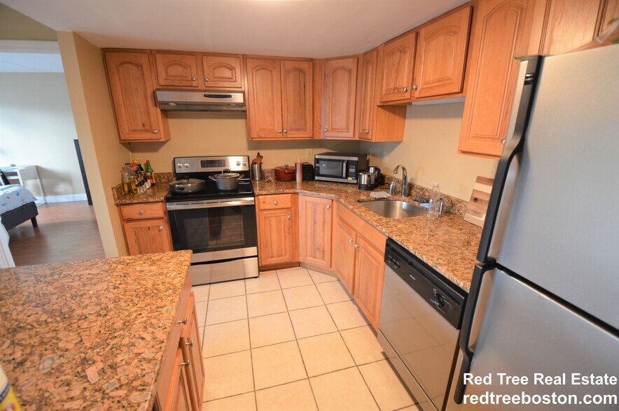 Building Photo - 85 Brainerd Rd