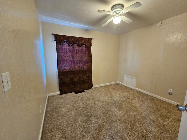 Building Photo - Large 4 bedroom two story in east Modesto!