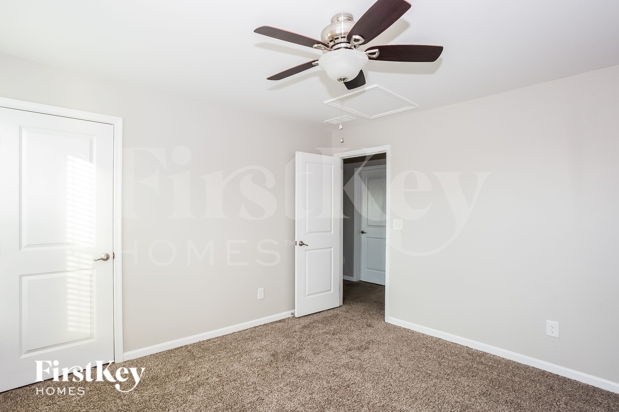 Building Photo - 2030 Hamil Ridge Dr