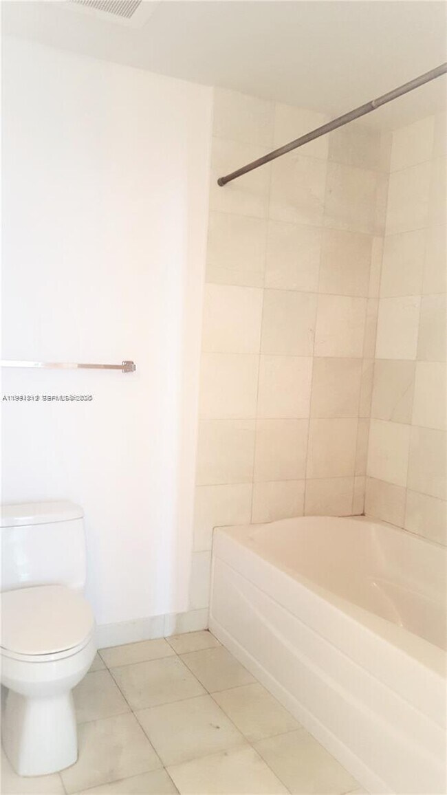 Building Photo - 1060 Brickell Ave