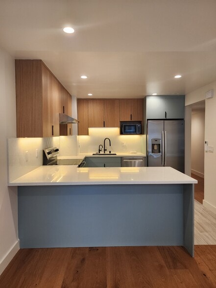 Kitchen - 475 18th Ave