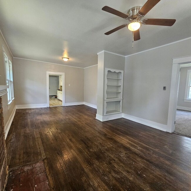 Building Photo - Beautifully Renovated 3 Bedroom 1 Bath Home