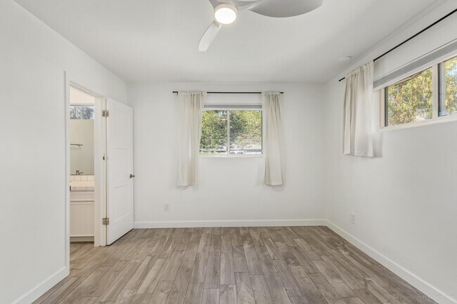 Building Photo - 6631 N 12th Pl