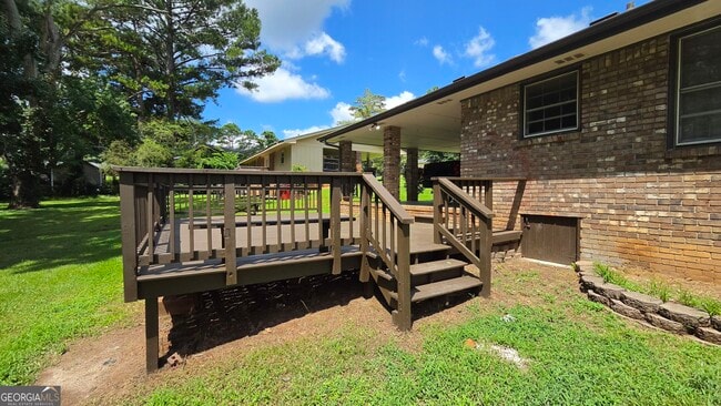 Building Photo - 715 Barnesdale Dr