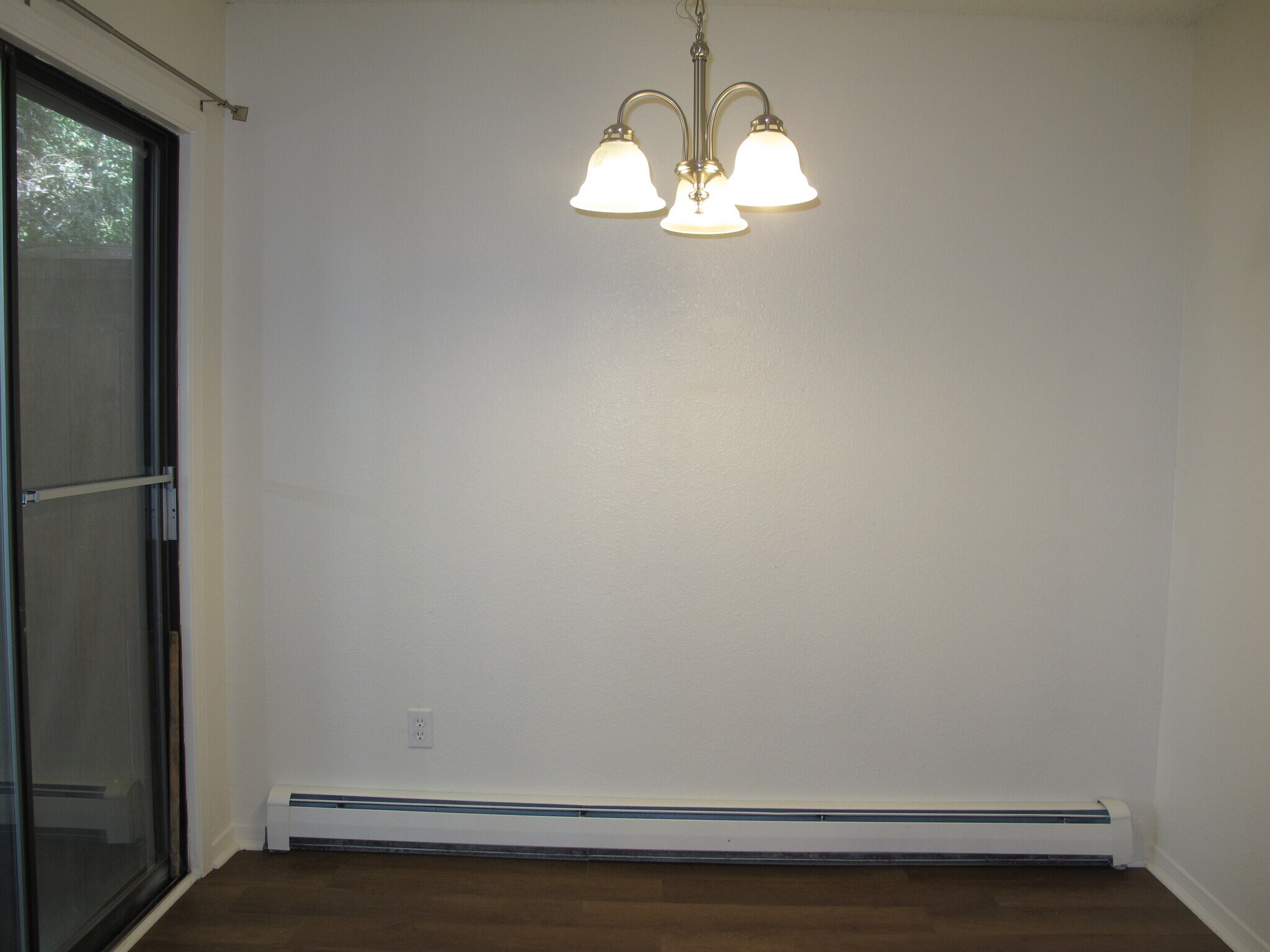 Building Photo - 3190 Hill Ave