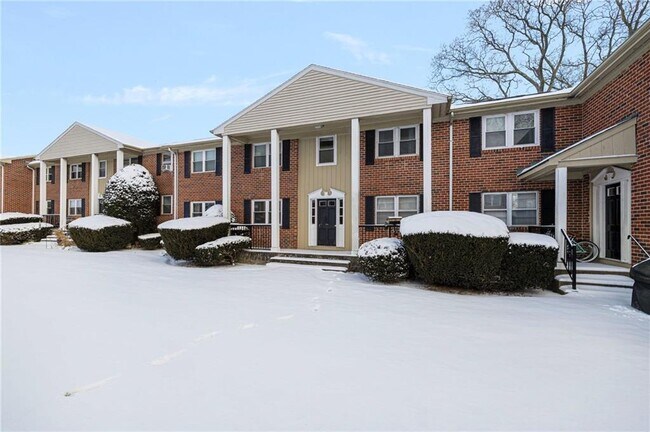 Building Photo - 70 Carroll Ave