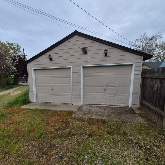 Building Photo - 3835 Sherman Way