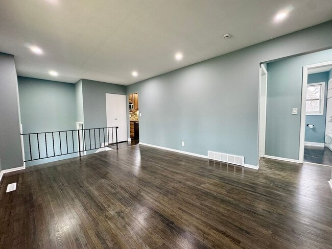 Building Photo - Remodeled 3 bed, 2 bath Millard home