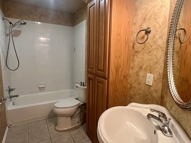 Building Photo - Gorgeous 3 Bed 2 Bath In Edmond