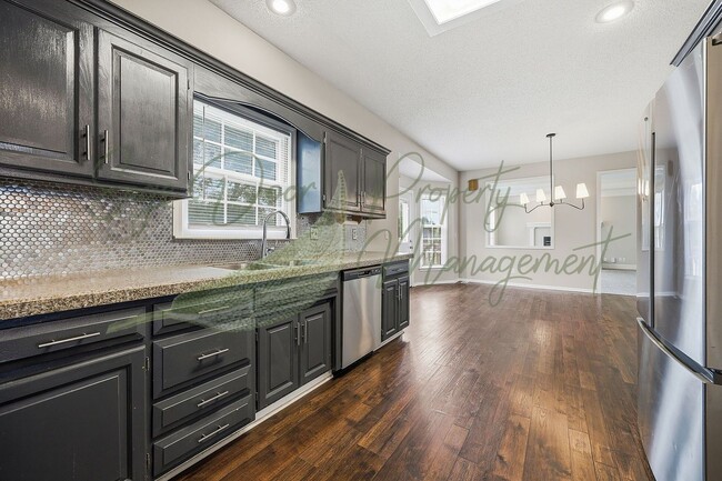 Building Photo - BEAUTIFUL HOME AVAILABLE NOW!!