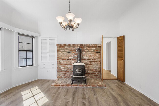 Building Photo - 1087 Park Ave