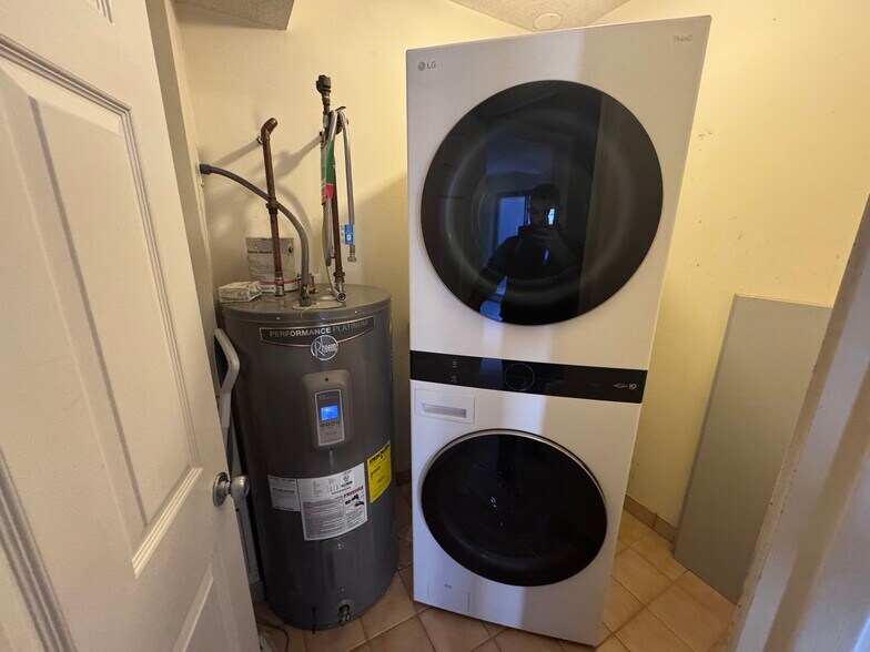 Building Photo - 147 Kelton St