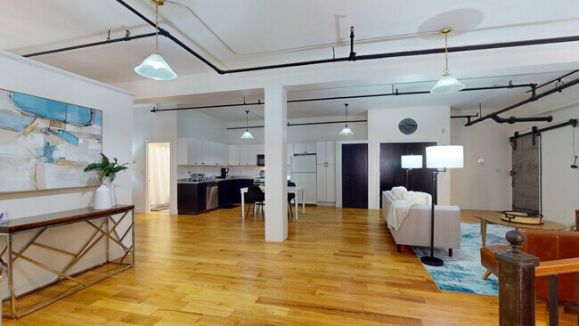 Building Photo - 19 Stanhope St