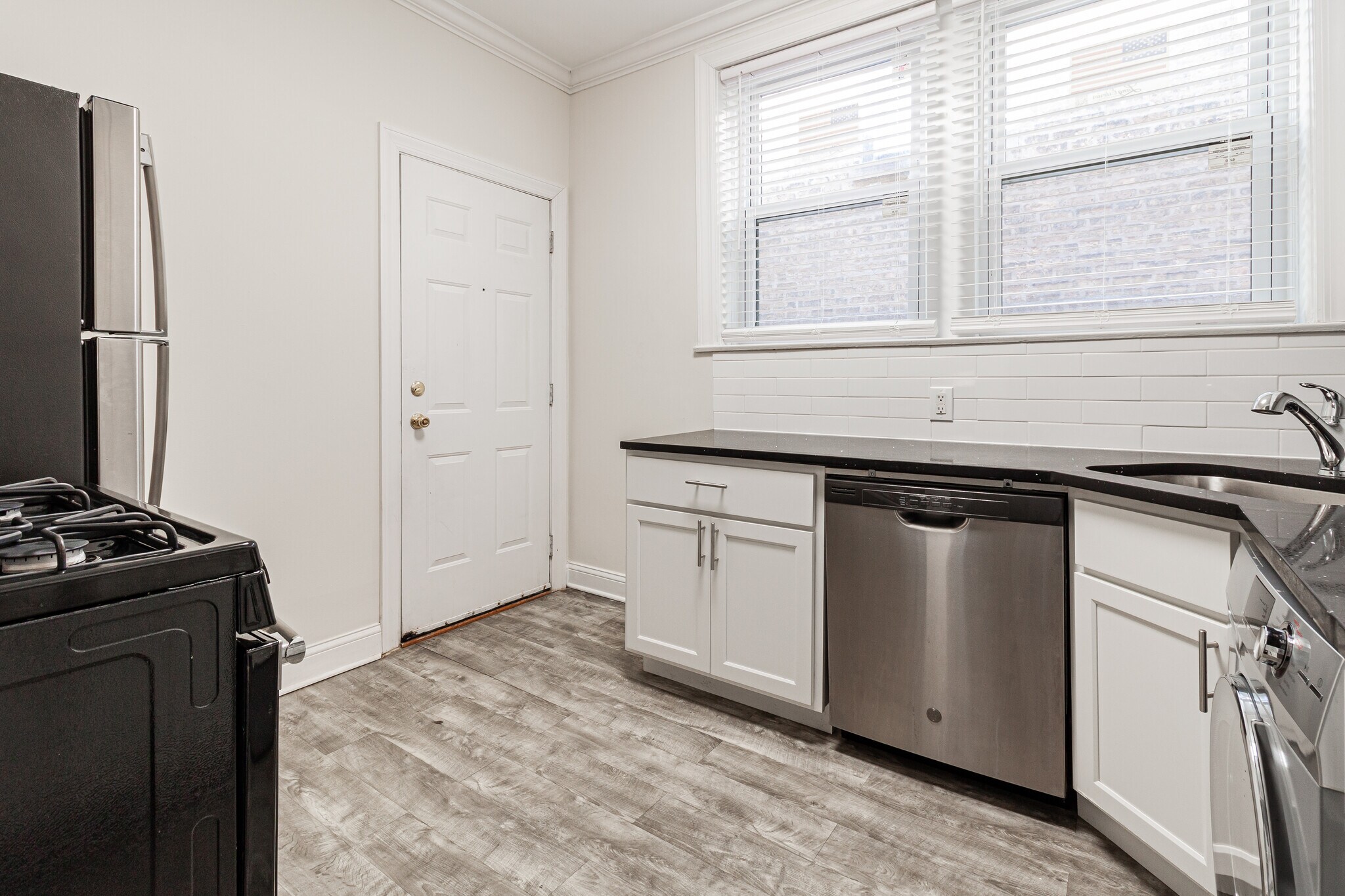 Building Photo - 1124 Maple Ave