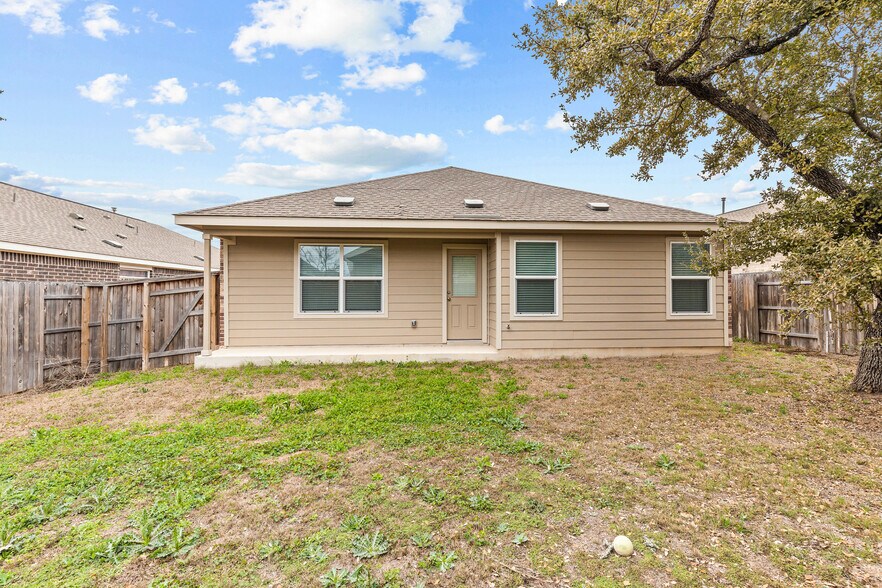 Building Photo - 15011 Maskette Ave