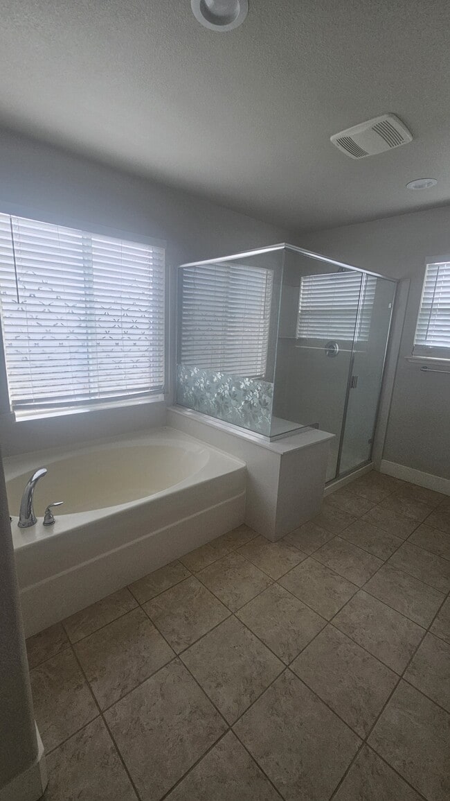 Building Photo - 3157 Rogue River Dr