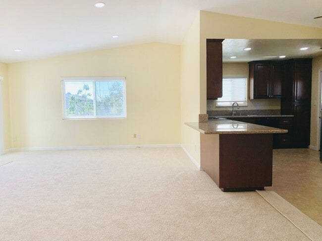 Building Photo - BEAUTIFUL AND SPACIOUS 3BD/2BA HOME IN CLAIREMONT! ONLY $4,295/mo! - Available September