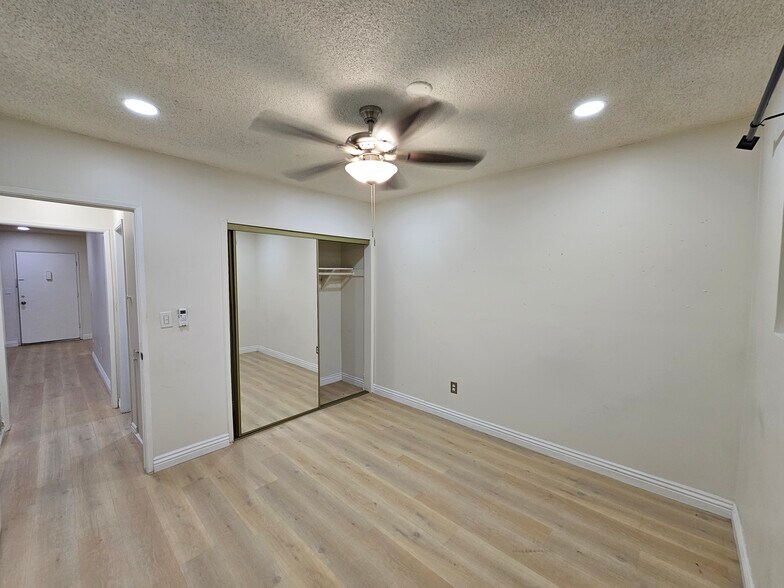 Building Photo - 1908 Clinton St