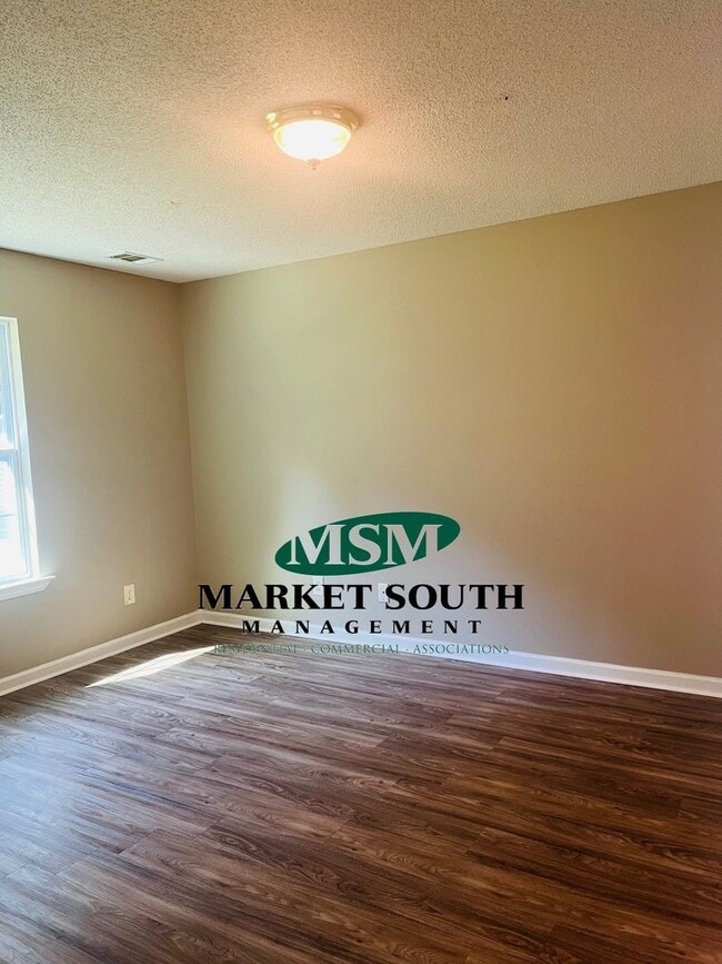 Building Photo - **COMING SOON!!** 4 Bedroom Beauty