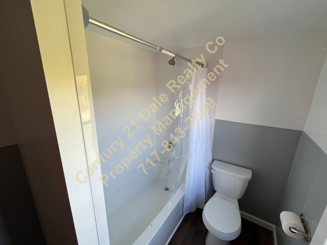 Building Photo - 3 BR Cape Cod in Eastern School District R...