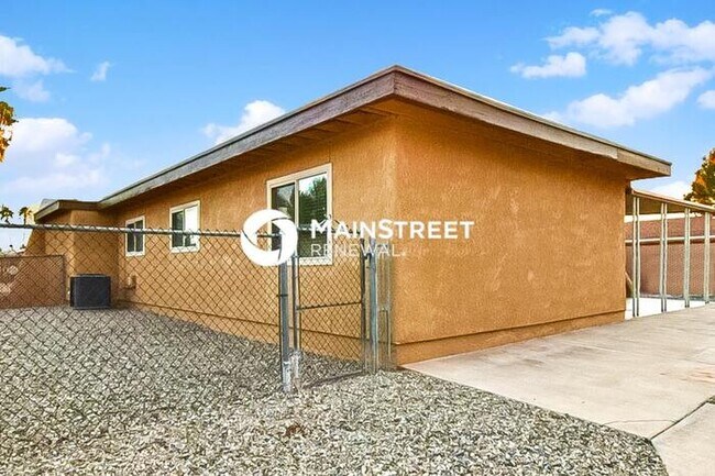 Building Photo - 3 Bedroom Pet-Friendly Home in Tucson, AZ ...