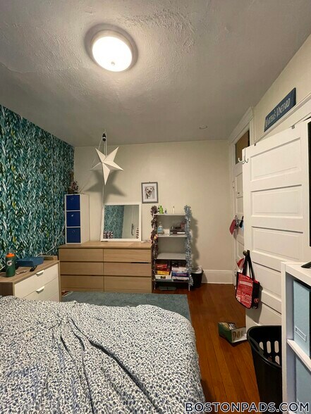 Building Photo - 208 Winthrop Rd