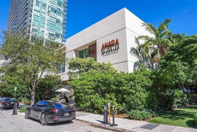 Building Photo - 501 NE 31st St