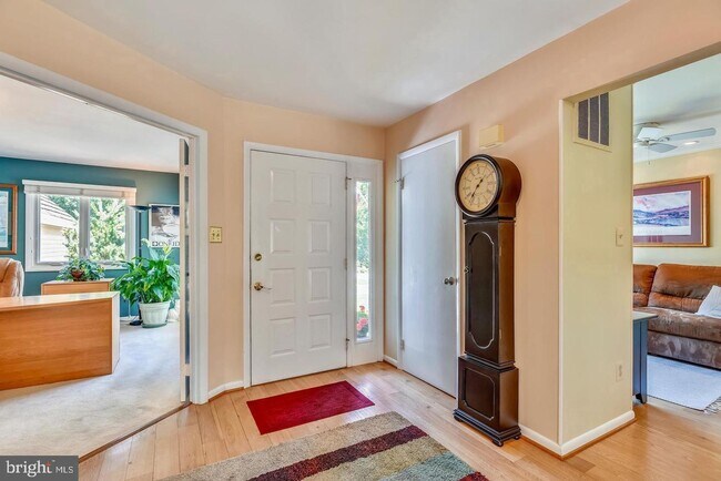Building Photo - Experience elevated living in this beautifully renovated townhome nestled within the highly sough...