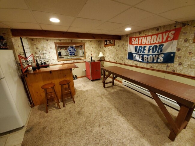 Building Photo - AVAILABLE JUNE! - 7 Bed 3 Bath Home!