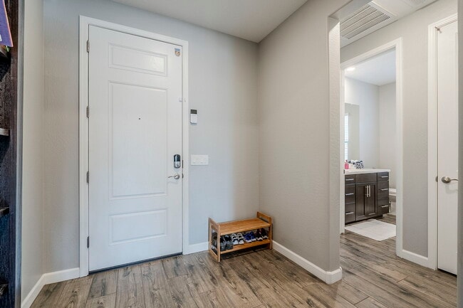 Building Photo - 9935 E Thornbush Ave