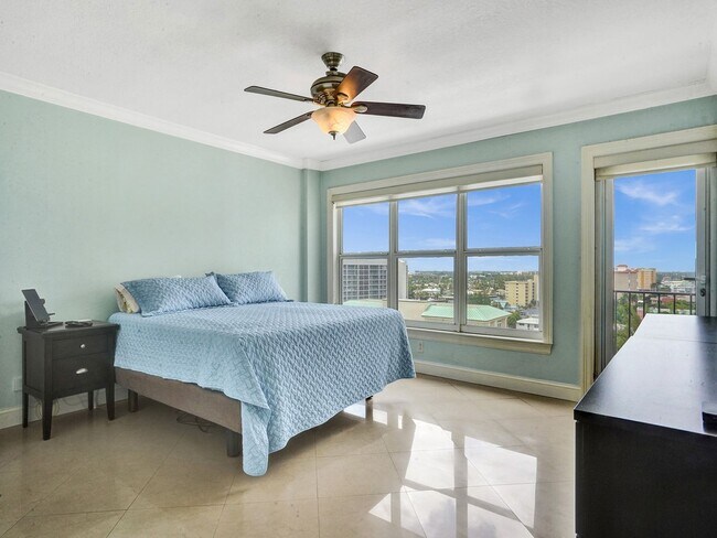Building Photo - Beautiful 2 bedroom 1.5 bath Condo